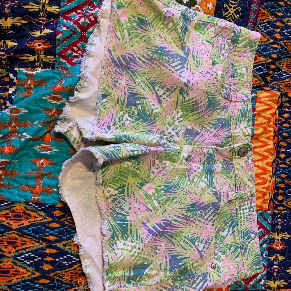 Lei palm tree pattern shorts